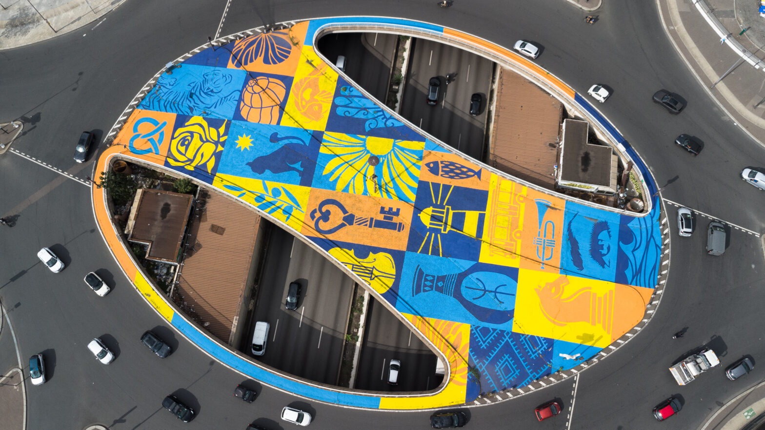 Fresque artistique sur le rond-point de la Porte de Vincennes